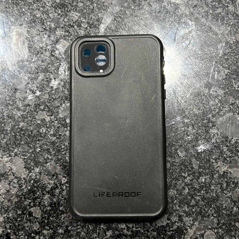 Iphone 11 pro max lifeproof case.